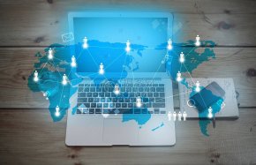 <b>从互联网的技术发展趋势选择Web，APP，微信公众号与小程序的开发</b>